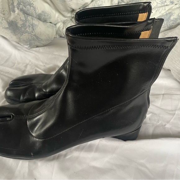 Black Women's Tabi Shoes - Picture 2 of 5